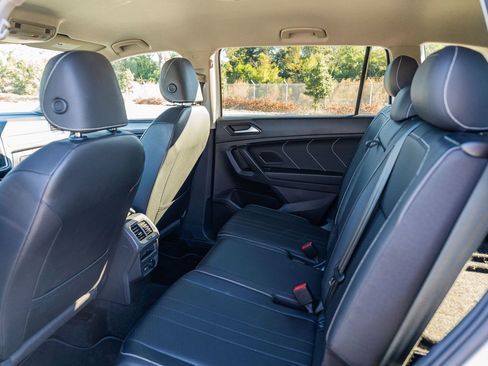 Used 2023 Volkswagen Tiguan SE image 16