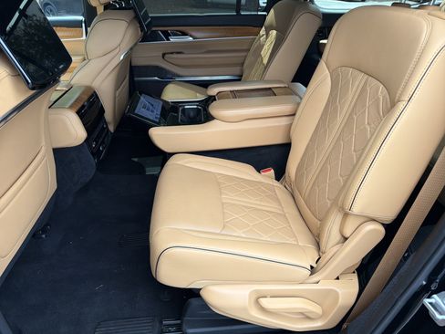 Used 2025 Jeep Grand Wagoneer Series III w/ Rear Seat Video Group 1 AWD/4WD image 26