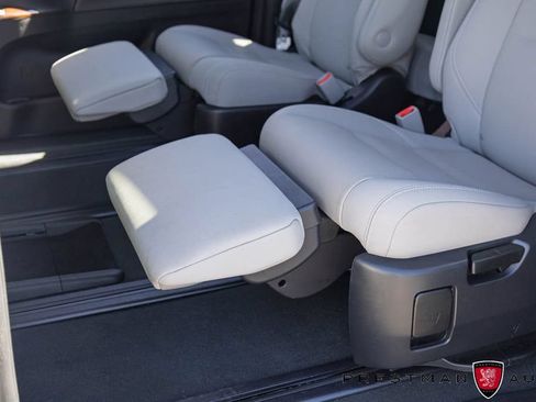 Used 2020 Toyota Sienna Limited FWD image 40
