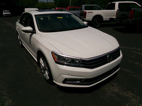Used 2017 Volkswagen Passat 1.8T SEL Premium FWD image 2