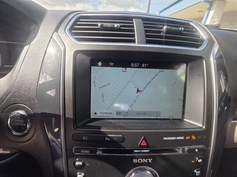 Used 2018 Ford Explorer Limited FWD image 11