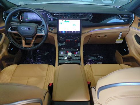 New 2025 Jeep Grand Cherokee Summit image 16