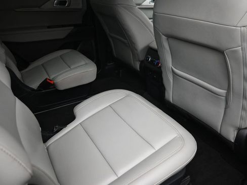 Used 2025 Ford Explorer Active w/ Active Comfort Package AWD/4WD image 10