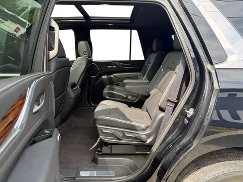 Used 2023 Cadillac Escalade Premium Luxury image 28