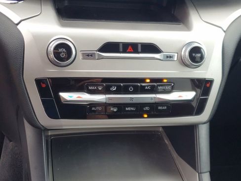 Used 2022 Ford Explorer XLT RWD image 26