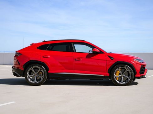 Used 2019 Lamborghini Urus image 4