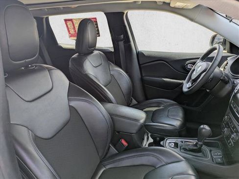 Used 2020 Jeep Cherokee Latitude Plus FWD image 17