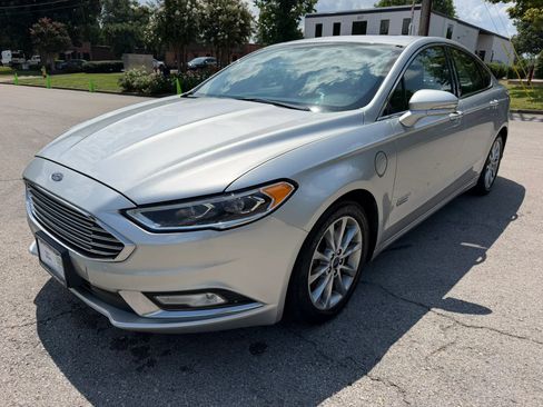 Used 2017 Ford Fusion Energi SE FWD image 7