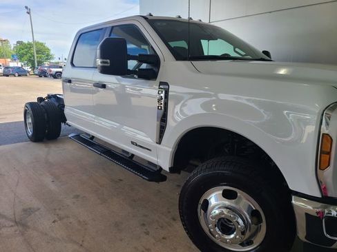 New 2026 Ford F350 XL w/ XL Chrome Package AWD/4WD image 2