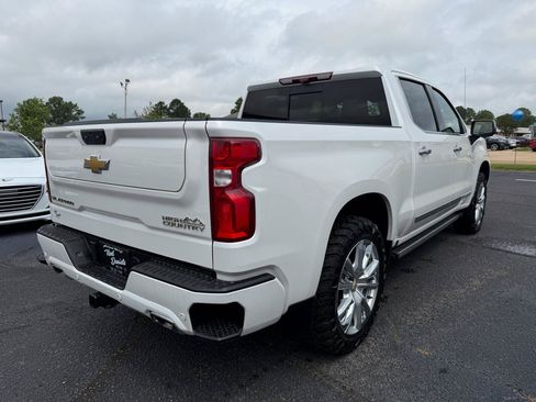 Used 2024 Chevrolet Silverado 1500 High Country AWD/4WD image 5