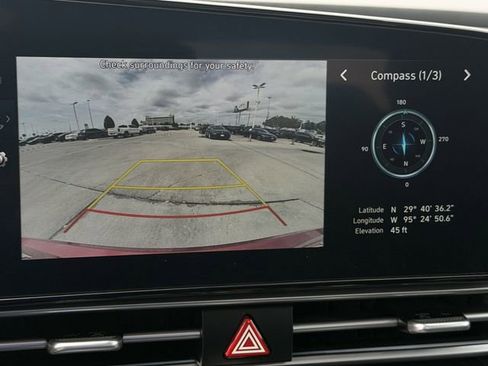 Used 2025 Hyundai Elantra SEL FWD image 16