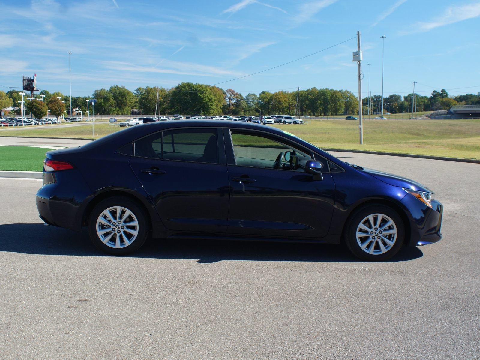 Used 2027 Toyota Corolla LE FWD image 19