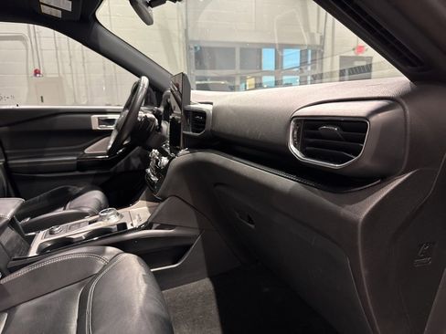 Used 2022 Ford Explorer ST w/ ST Street Pack image 40