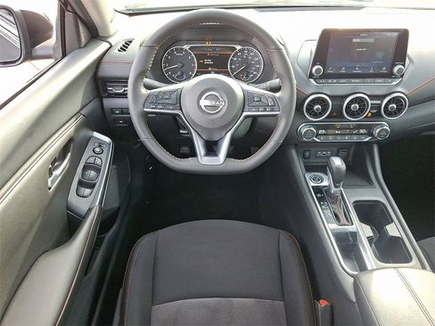 Used 2025 Nissan Sentra SR image 11