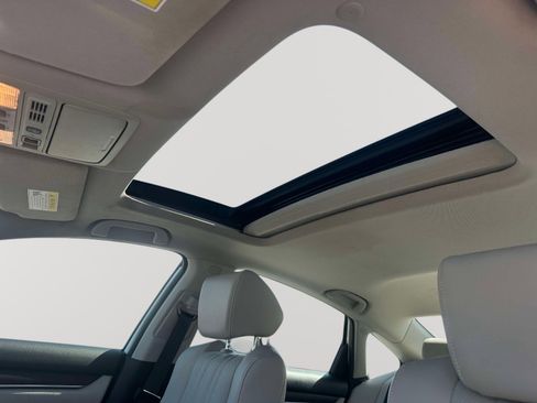 Used 2018 Honda Accord Touring image 8