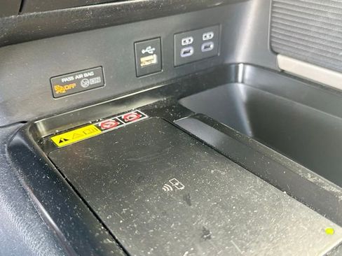 Used 2025 Toyota Camry SE w/ Multimedia Upgrade Package AWD/4WD image 13