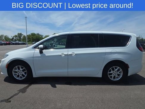 Used 2023 Chrysler Pacifica Touring-L FWD image 17