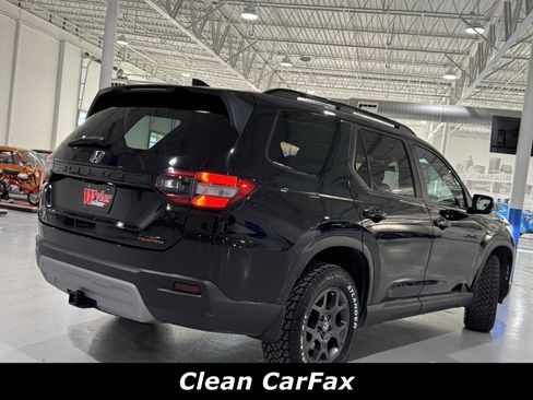 Used 2024 Honda Pilot TrailSport image 3