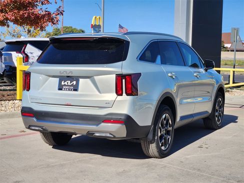 New 2026 Kia Sorento S image 4