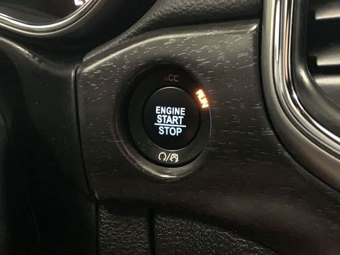 Used 2018 Jeep Grand Cherokee Altitude AWD/4WD image 18