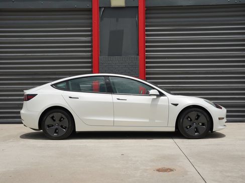 Used 2023 Tesla Model 3 Standard Range RWD image 3