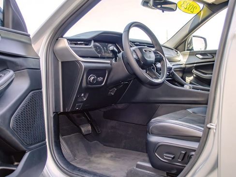 Used 2023 Jeep Grand Cherokee L Laredo AWD/4WD image 30
