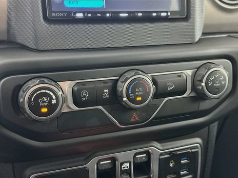 Used 2018 Jeep Wrangler Unlimited Sport S AWD/4WD image 16