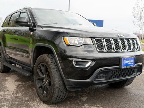 Used 2020 Jeep Grand Cherokee Laredo w/ 18" Wheel & 8.4" Radio Group AWD/4WD image 4