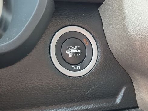 Used 2022 RAM 1500 Laramie AWD/4WD image 17