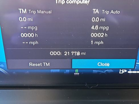 Certified 2024 Volvo XC60 B5 Plus w/ Climate Package AWD/4WD image 6