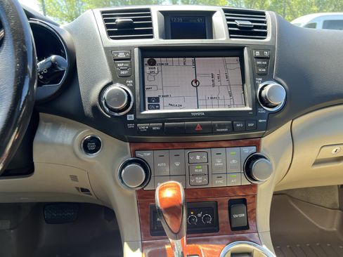 Used 2010 Toyota Highlander Limited AWD/4WD image 21