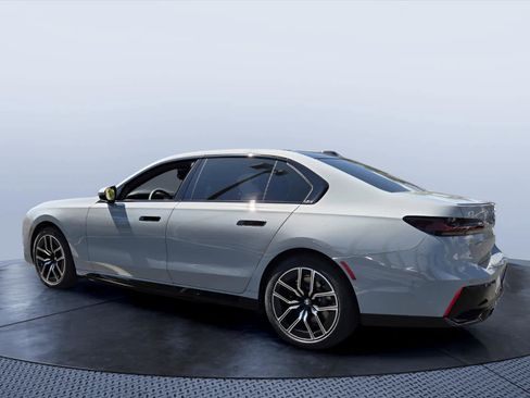 Certified 2023 BMW i7 xDrive60 AWD/4WD image 4