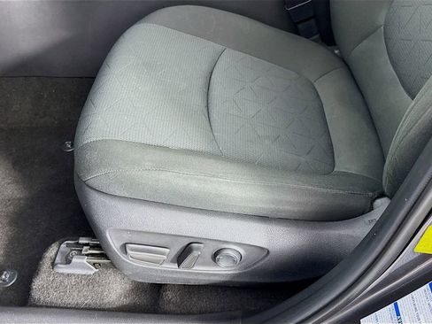 Used 2021 Toyota RAV4 XLE w/ Convenience Package image 19