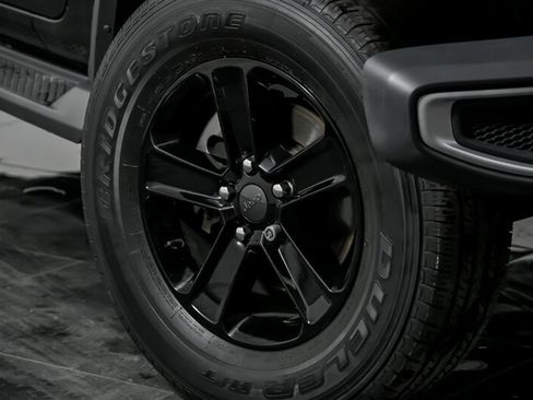 Used 2020 Jeep Wrangler Unlimited Sahara image 3