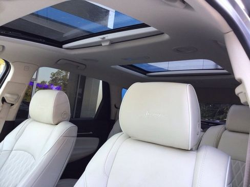 Used 2024 Buick Enclave Avenir image 13