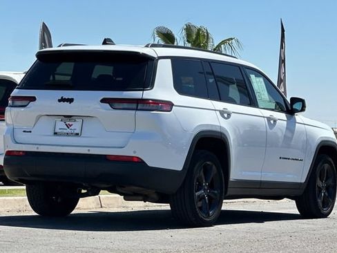 Certified 2023 Jeep Grand Cherokee L Laredo AWD/4WD image 3
