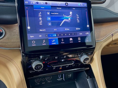 New 2025 Jeep Grand Cherokee Summit image 11