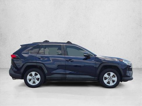 Used 2019 Toyota RAV4 XLE FWD image 4