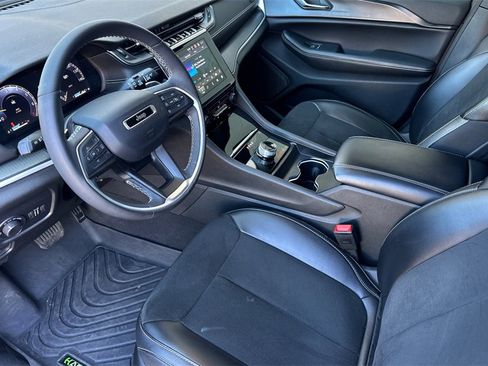 Used 2024 Jeep Grand Cherokee Altitude image 10