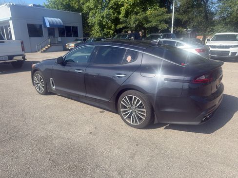 Used 2019 Kia Stinger RWD image 2