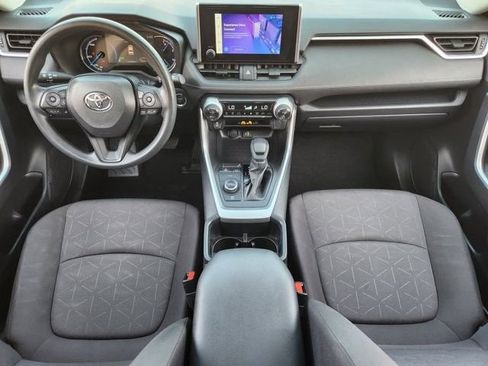 Used 2025 Toyota RAV4 XLE AWD/4WD image 27