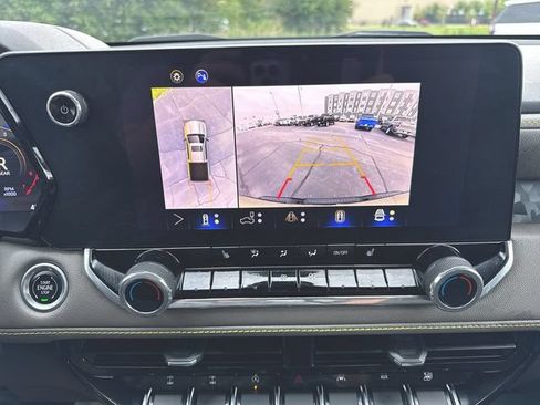 Used 2024 Chevrolet Colorado ZR2 w/ Technology Package AWD/4WD image 15