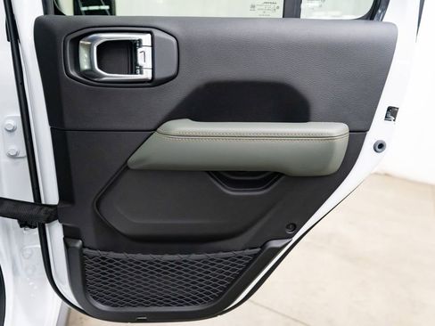 New 2026 Jeep Gladiator Mojave AWD/4WD image 31