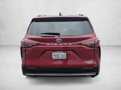 Used 2023 Toyota Sienna Platinum image 7