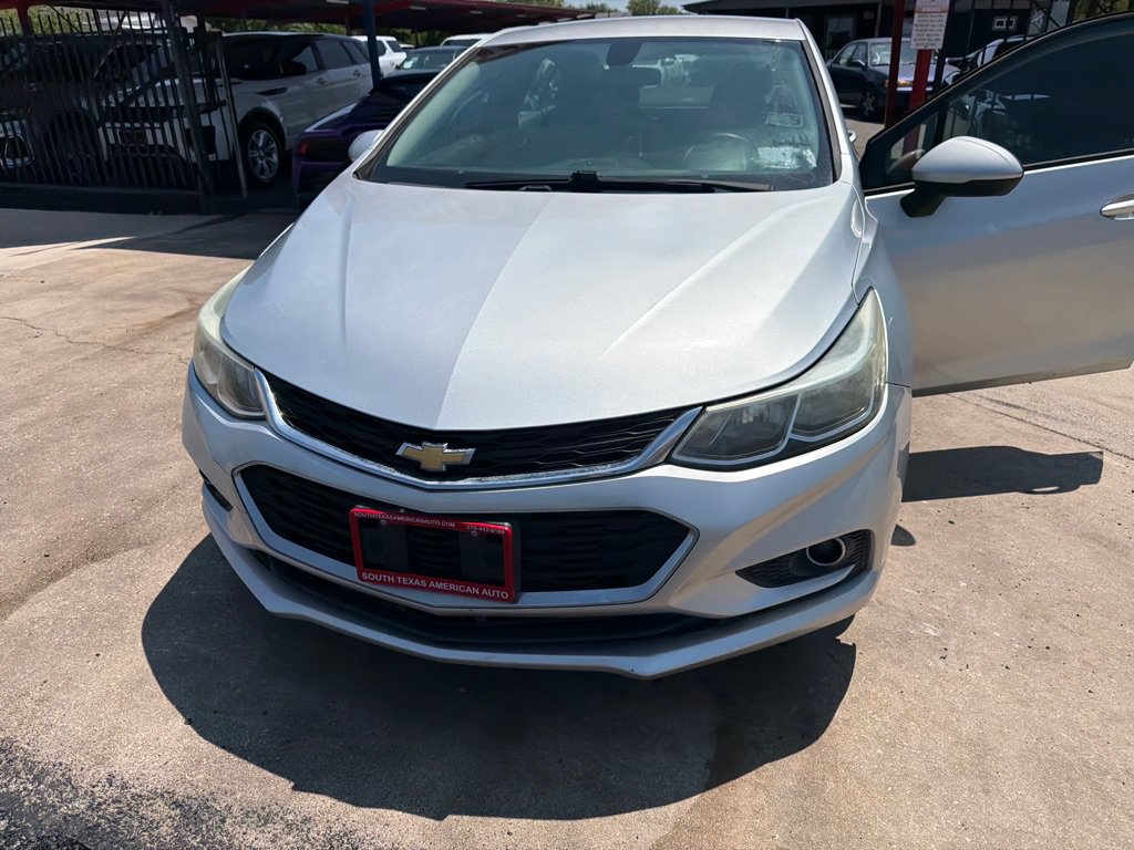 Used 2018 Chevrolet Cruze LS FWD image 2