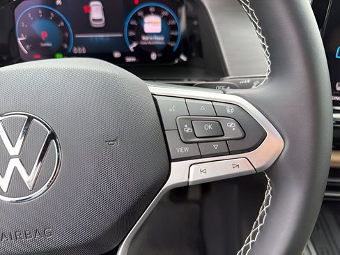 Used 2025 Volkswagen Atlas Cross Sport SE w/ Panoramic Sunroof Package image 14