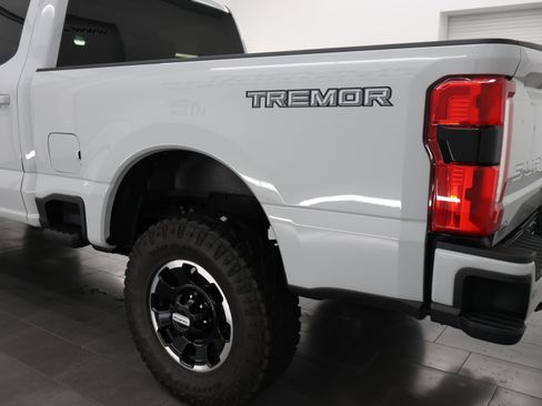 Used 2025 Ford F250 XLT w/ Black Appearance Package AWD/4WD image 34