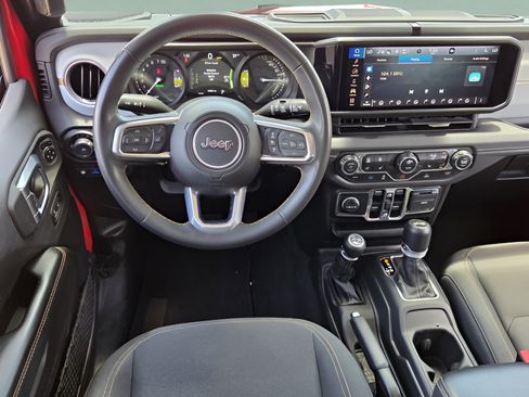 Used 2024 Jeep Wrangler Unlimited Sahara AWD/4WD image 10