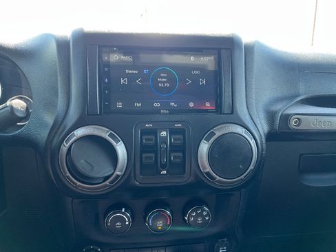 Used 2018 Jeep Wrangler Unlimited Sport S AWD/4WD image 13