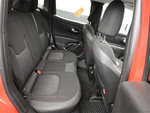 Used 2023 Jeep Renegade Trailhawk image 7